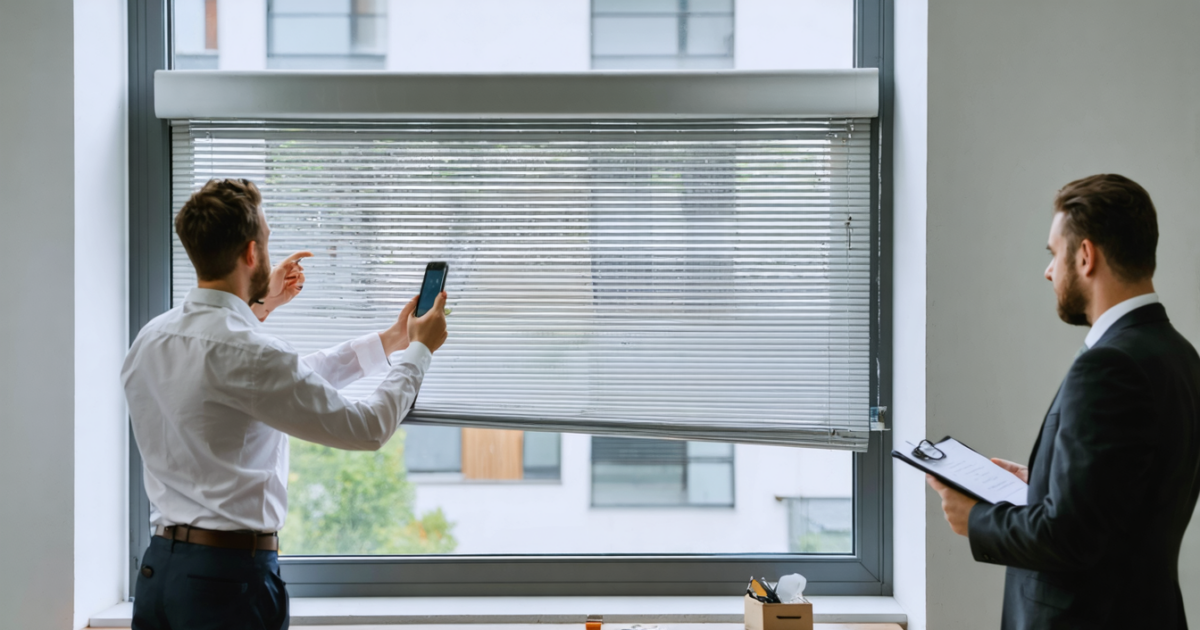 découvrez qui, entre locataire et propriétaire, doit prendre en charge les frais de réparation d'un volet roulant en panne. guide pratique pour clarifier les responsabilités.